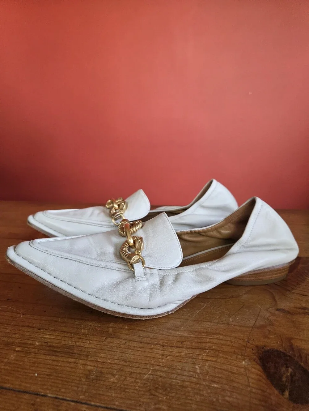 Tory Buch Jessa Pointed Toe Leather Slip On Loafers Gray Gold Chain Hardware